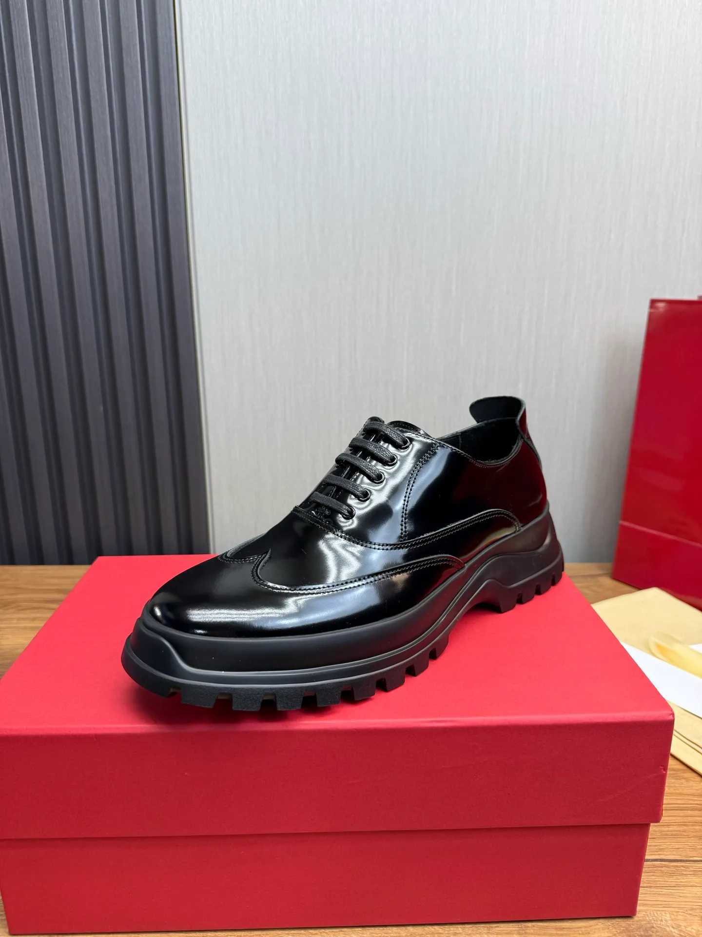 Men's shoes 💰880💰 Ferragamo. [Ferragamo] Men's Loaf leather shoes, the latest hot style, 1:1 original purchase quality, top quality, imported open-edge beaded cowhide leather on the upper, hand-made three-dimensional stitching highlights the round toe design, the inner feet are made of imported cowhide, with original wear-resistant rubber outsole, matching code 39-44, (38, 45 custom-made, non-refundable)
